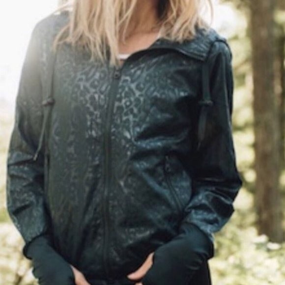 Zyia Active Hoodie Jacket Teal Green Leopard Print Windbreaker Full Zip Size M - Picture 1 of 15